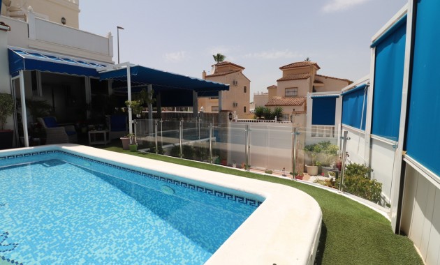 Sale - Detached Villa -
Algorfa - Montebello
