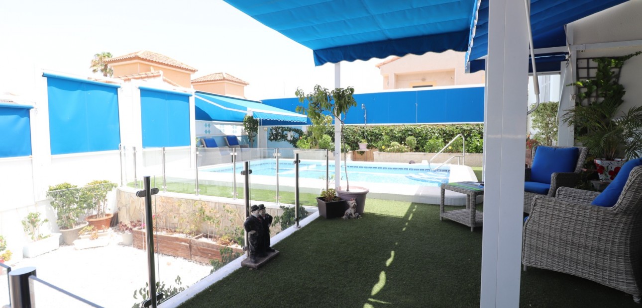 Sale - Detached Villa -
Algorfa - Montebello