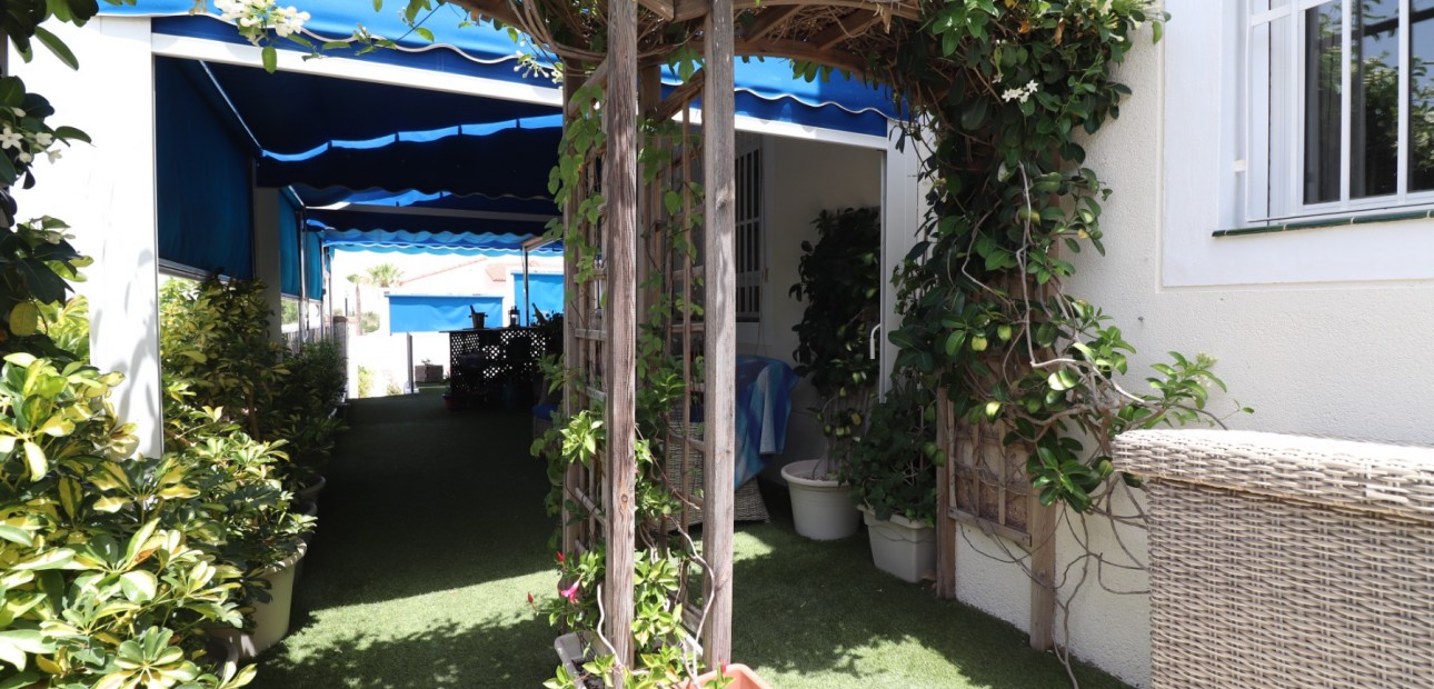 Sale - Detached Villa -
Algorfa - Montebello