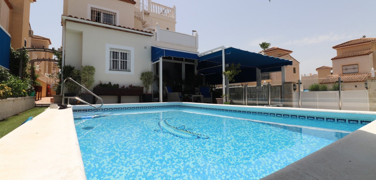 Sale - Detached Villa -
Algorfa - Montebello