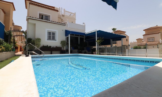 Sale - Detached Villa -
Algorfa - Montebello