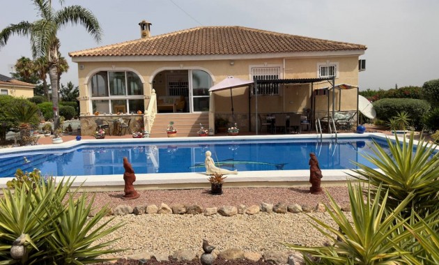 Venta - Villa -
Catral