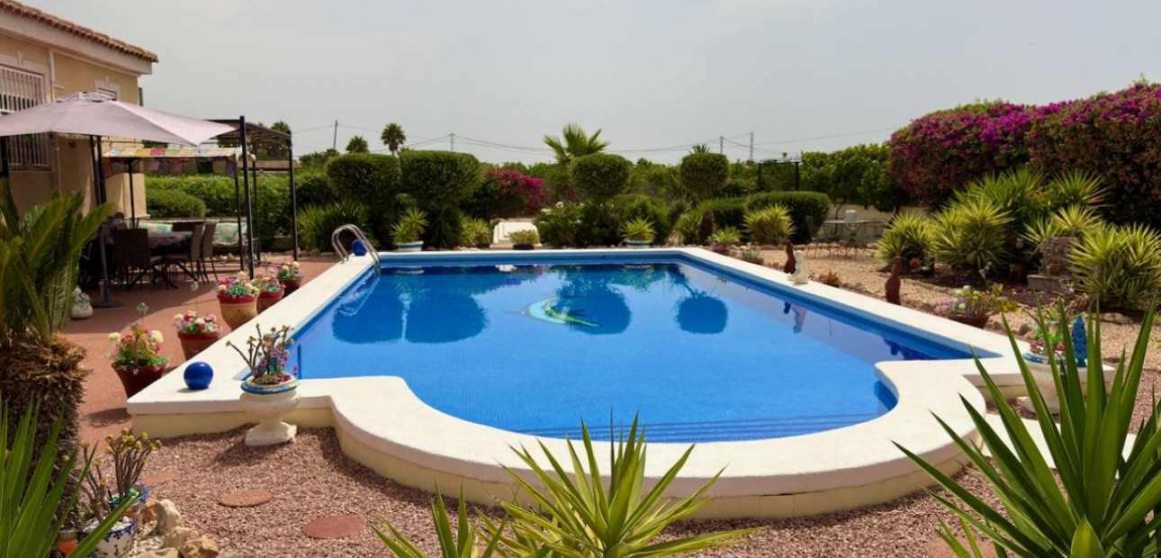 Venta - Villa -
Catral