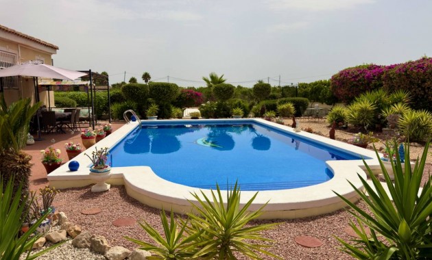Venta - Villa -
Catral