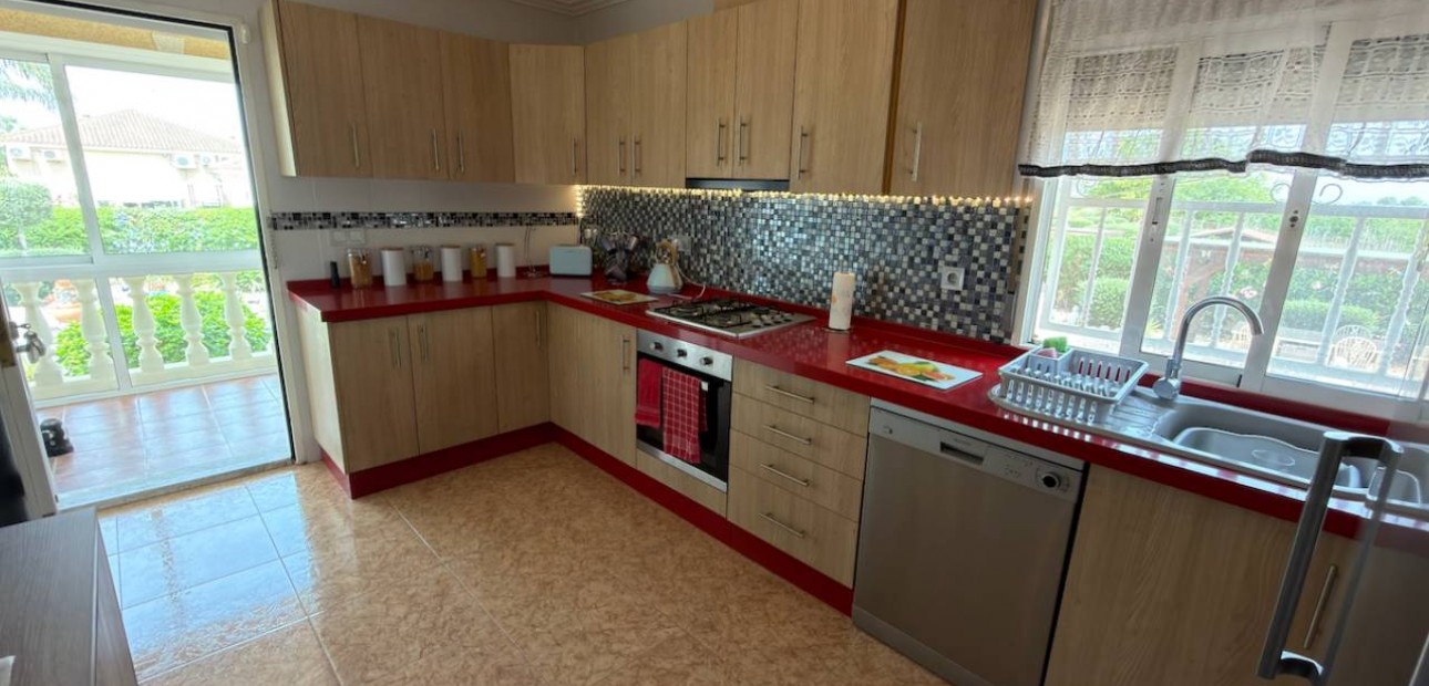Venta - Villa -
Catral