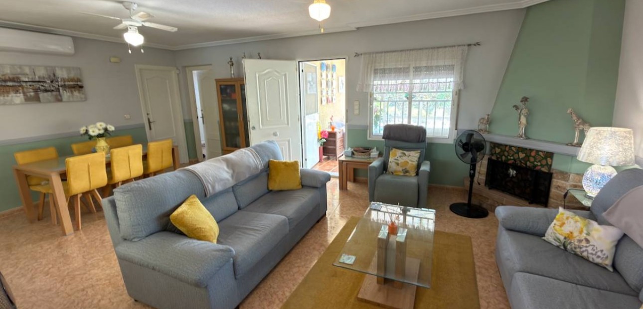 Venta - Villa -
Catral