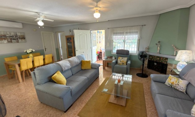 Venta - Villa -
Catral