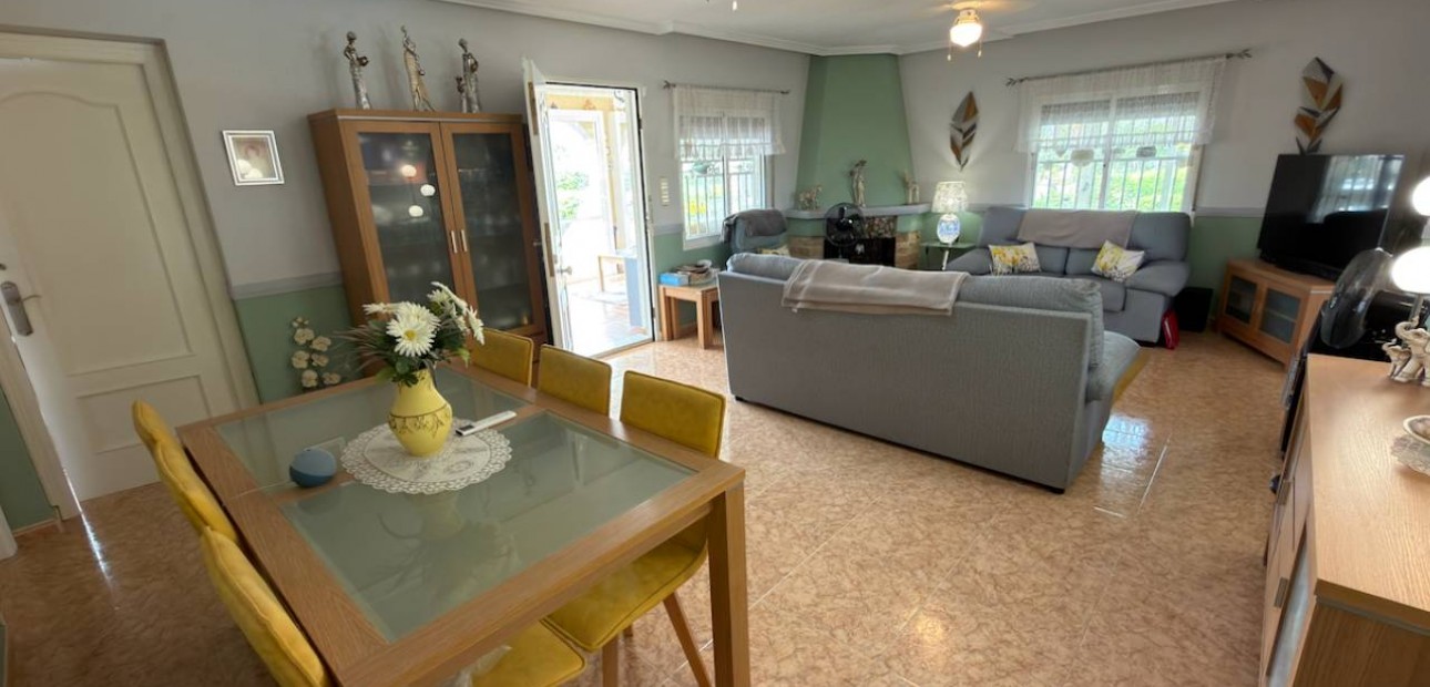 Venta - Villa -
Catral