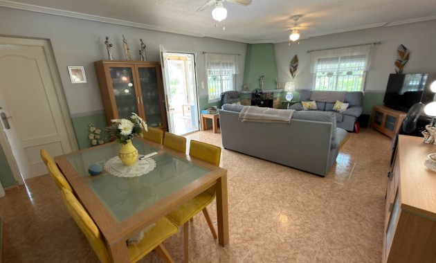 Venta - Villa -
Catral