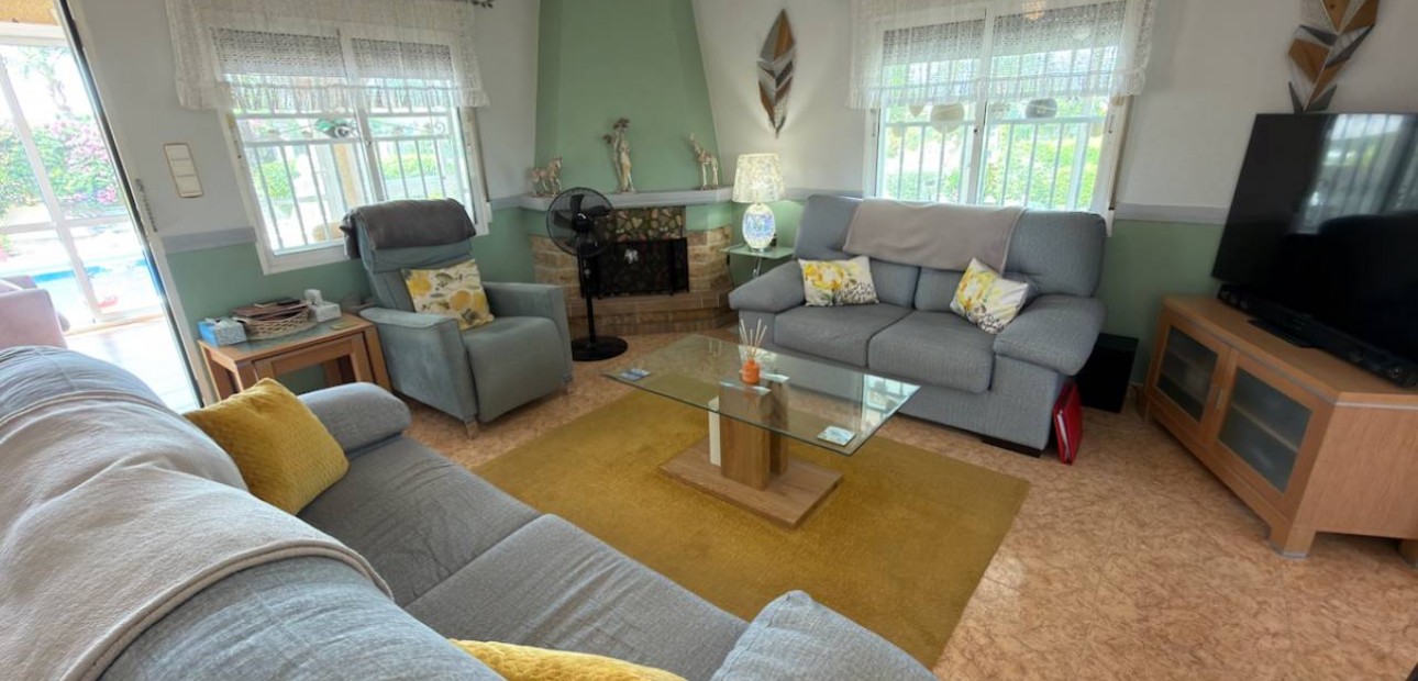 Venta - Villa -
Catral