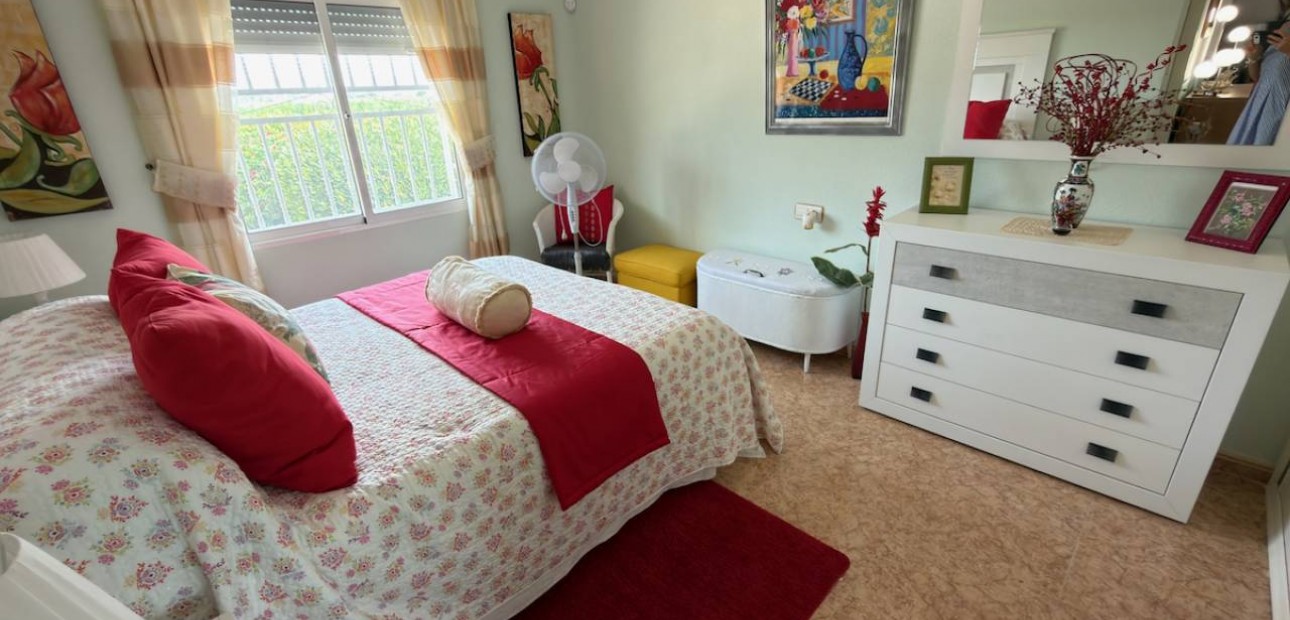 Venta - Villa -
Catral