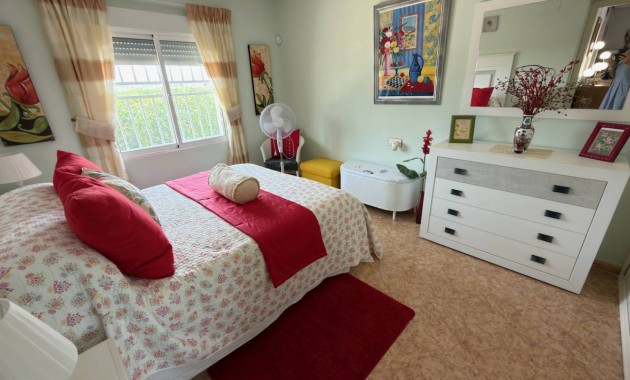 Venta - Villa -
Catral
