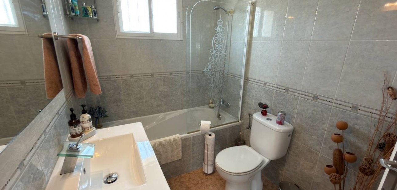 Venta - Villa -
Catral