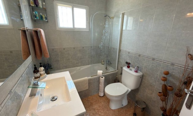 Venta - Villa -
Catral