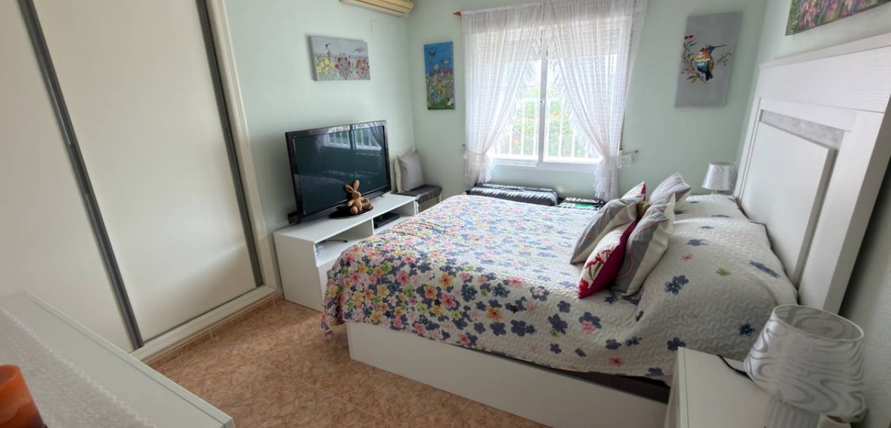 Venta - Villa -
Catral