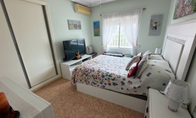 Venta - Villa -
Catral