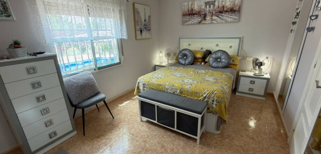 Venta - Villa -
Catral