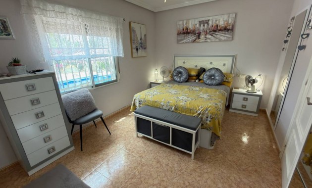 Venta - Villa -
Catral