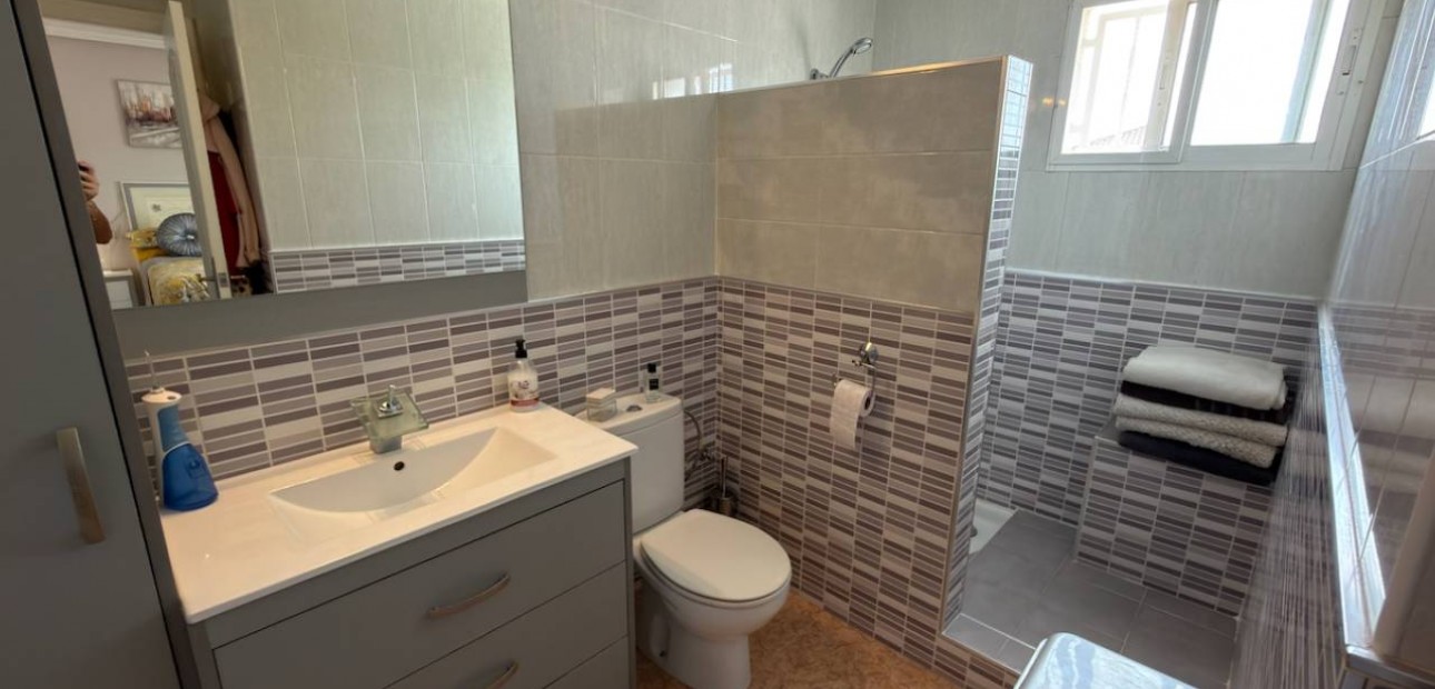 Venta - Villa -
Catral