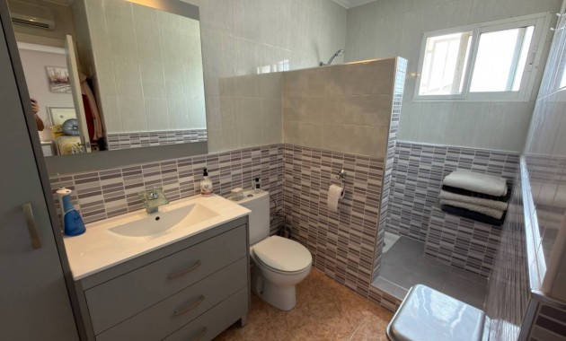 Venta - Villa -
Catral