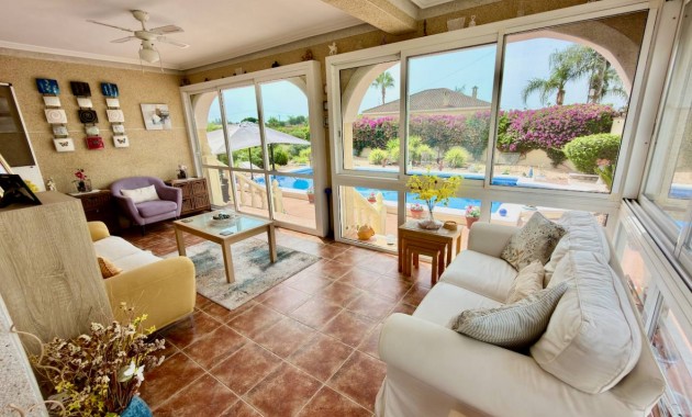 Venta - Villa -
Catral