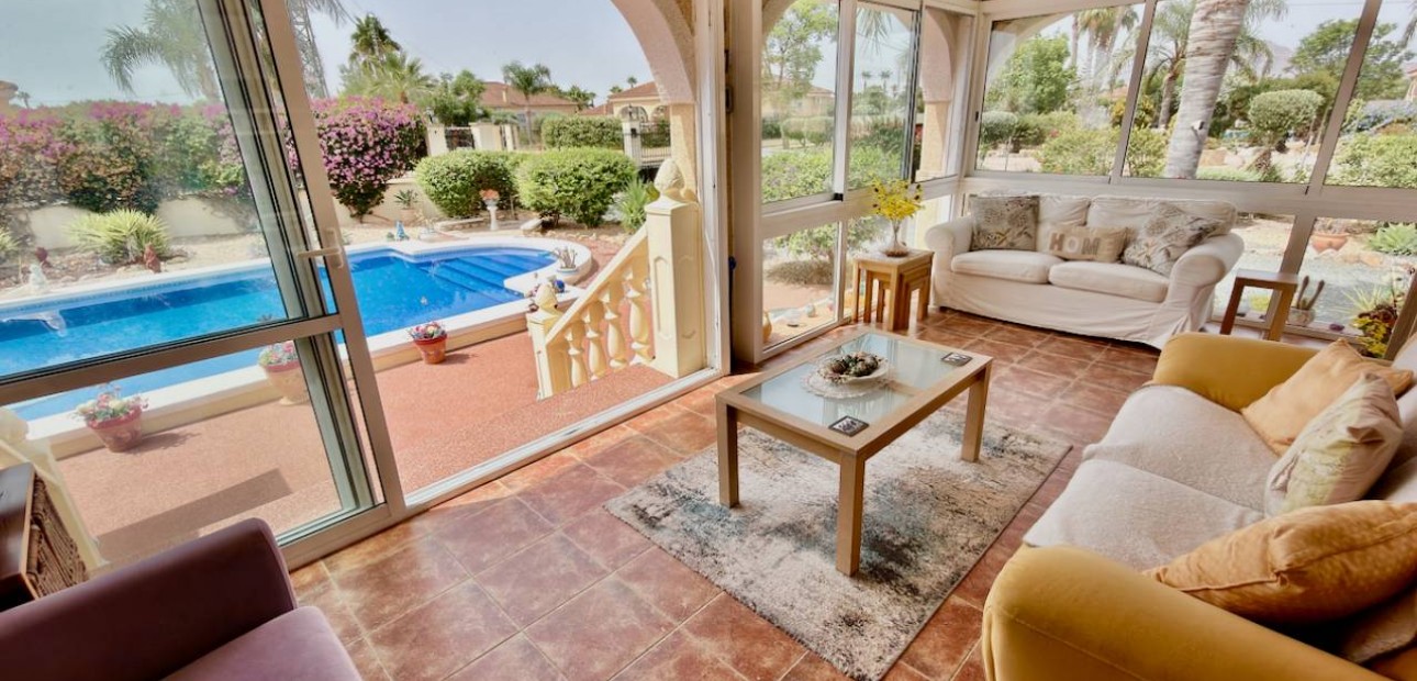 Venta - Villa -
Catral