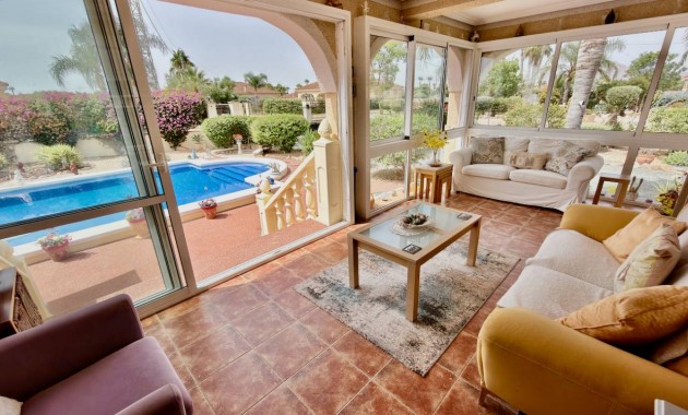 Venta - Villa -
Catral