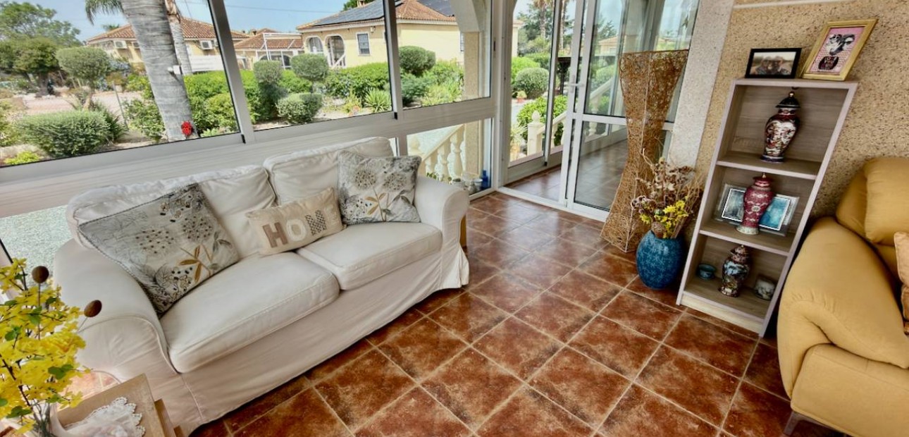 Venta - Villa -
Catral