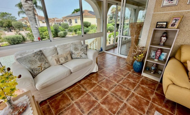 Venta - Villa -
Catral