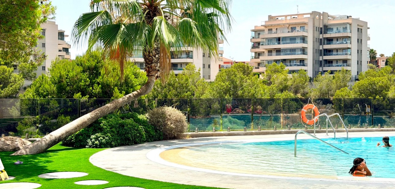 Sale - Apartment / flat -
Orihuela Costa - La Zenia