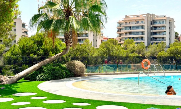 Sale - Apartment / flat -
Orihuela Costa - La Zenia