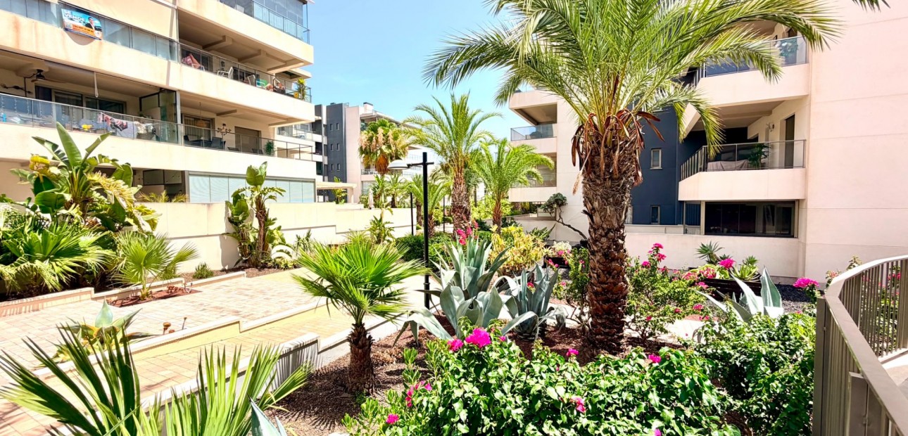 Sale - Apartment / flat -
Orihuela Costa - La Zenia