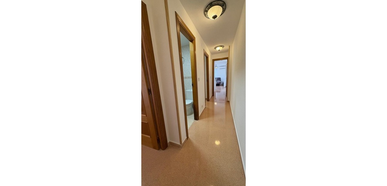 Sale - Apartment / flat -
Guardamar del Segura - Pueblo