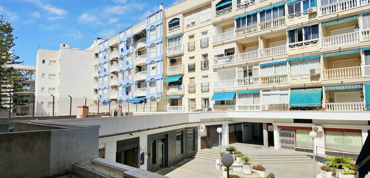 Sale - Apartment / flat -
Torrevieja - Habaneras