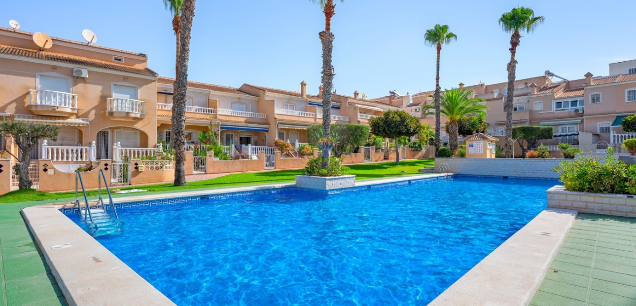 Sale - Bungalow -
Ciudad Quesada - Doña Pepa