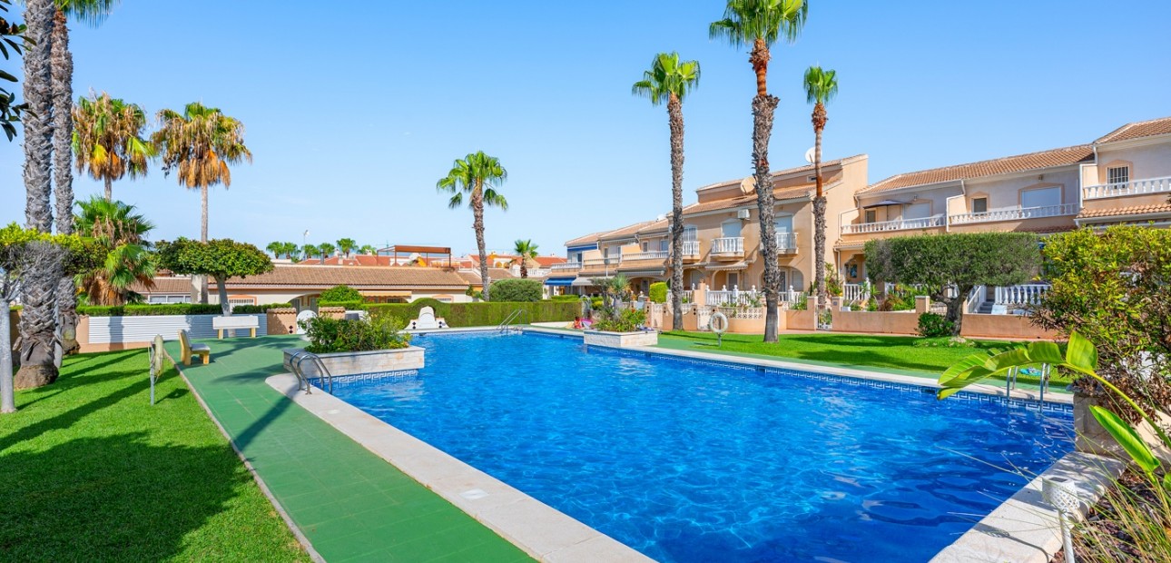 Sale - Bungalow -
Ciudad Quesada - Doña Pepa