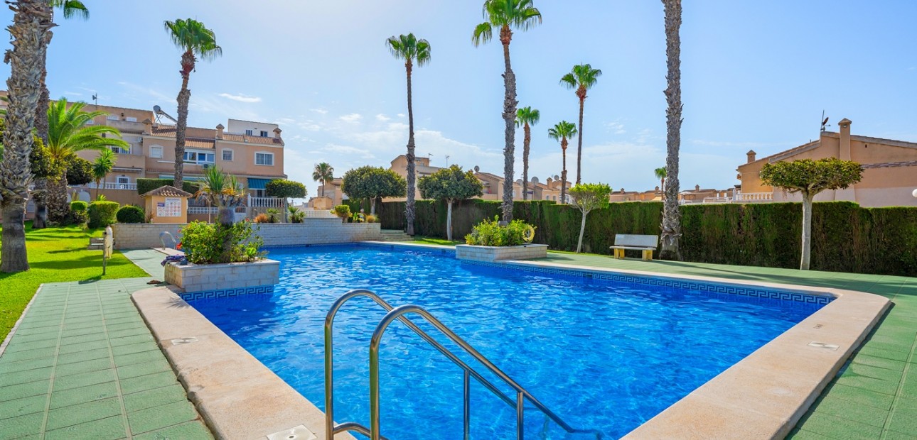 Sale - Bungalow -
Ciudad Quesada - Doña Pepa