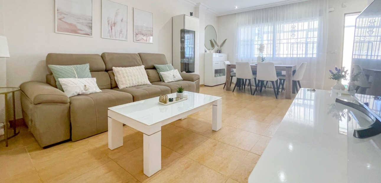 Sale - Townhouse -
Orihuela Costa - Punta Prima
