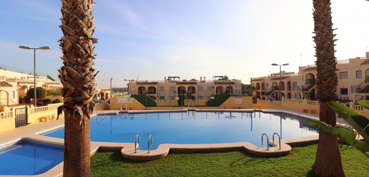 Sale - Bungalow -
Algorfa - Montemar