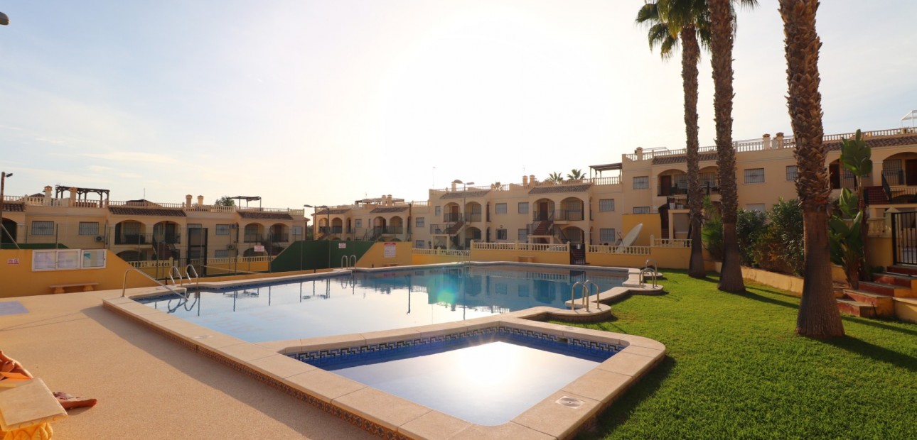 Sale - Bungalow -
Algorfa - Montemar