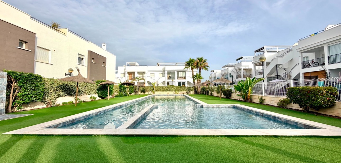 Sale - Apartment / flat -
Torrevieja - Aguas Nuevas