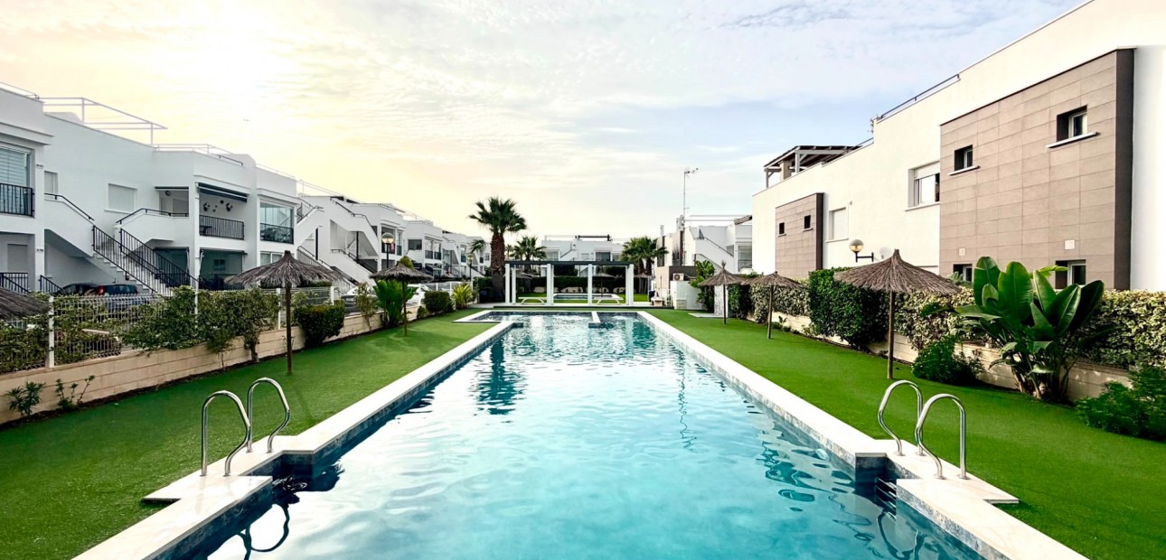 Sale - Apartment / flat -
Torrevieja - Aguas Nuevas