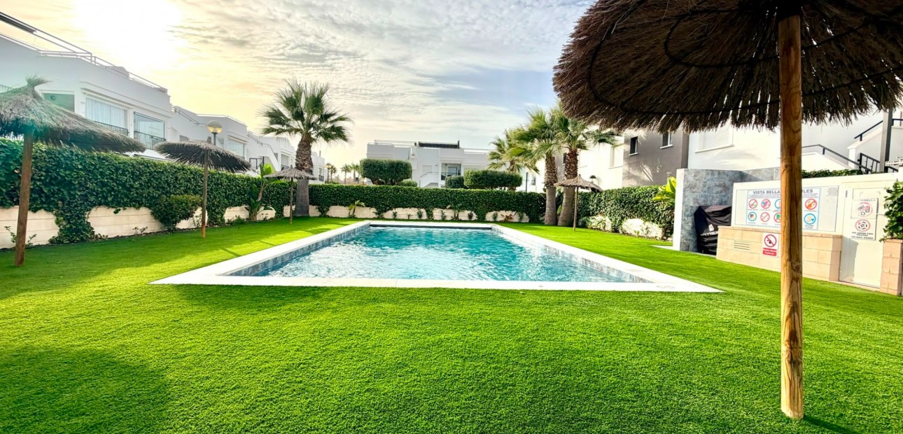 Sale - Apartment / flat -
Torrevieja - Aguas Nuevas