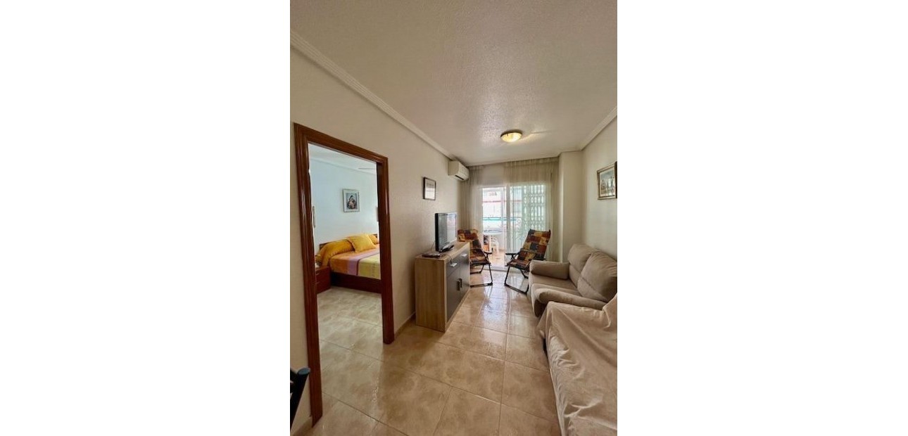 Sale - Apartment / flat -
Torrevieja - Centro