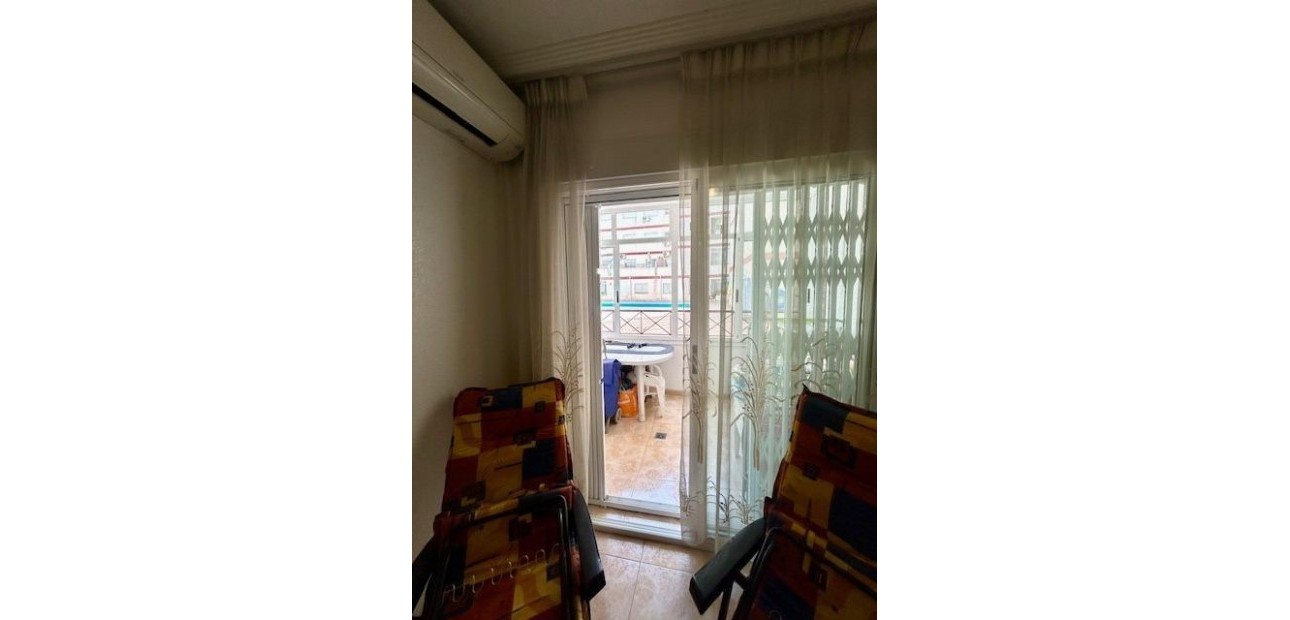 Sale - Apartment / flat -
Torrevieja - Centro