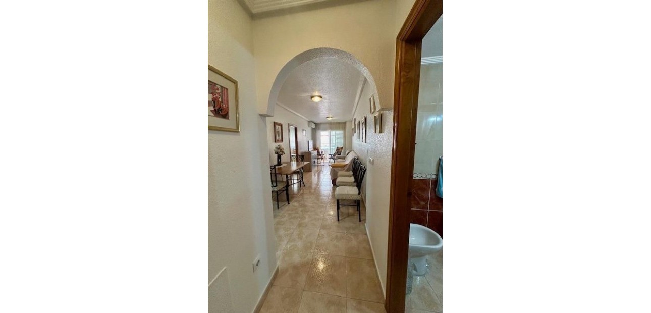 Sale - Apartment / flat -
Torrevieja - Centro