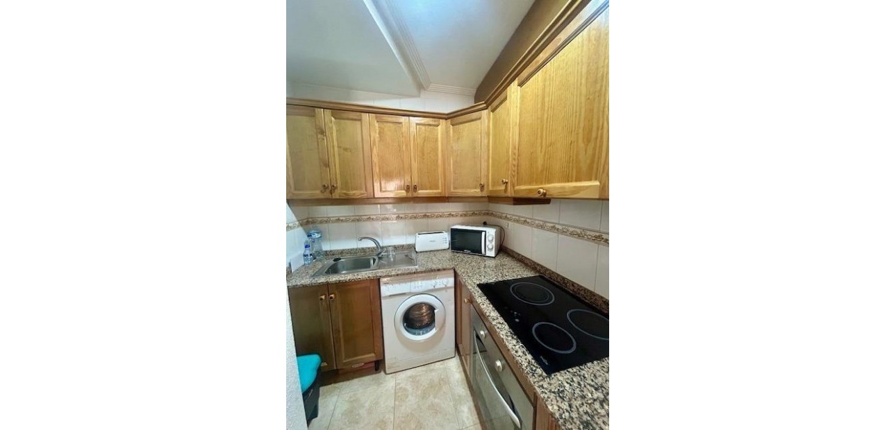 Sale - Apartment / flat -
Torrevieja - Centro