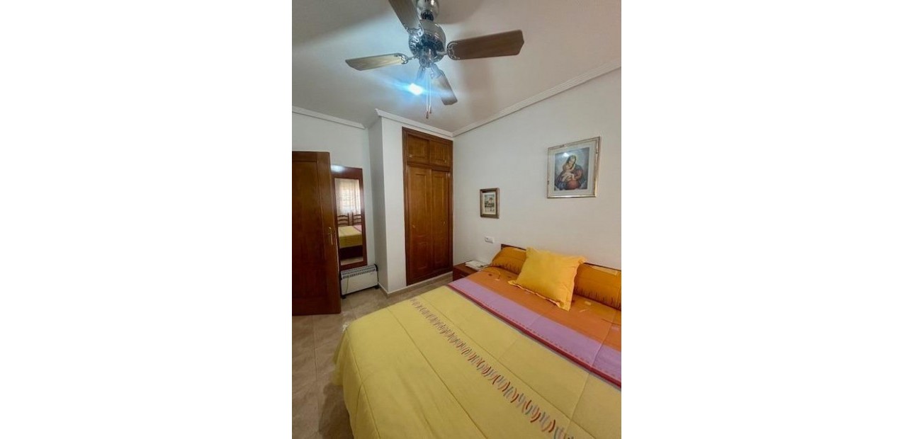 Sale - Apartment / flat -
Torrevieja - Centro