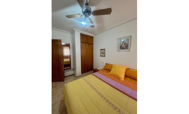Sale - Apartment / flat -
Torrevieja - Centro