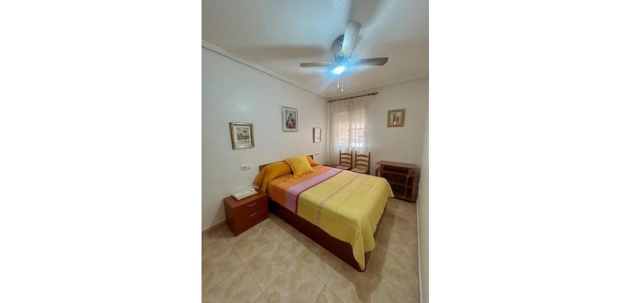 Sale - Apartment / flat -
Torrevieja - Centro